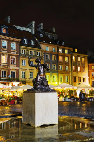 Statue of marmaid at Old Town Market Place in Warsaw, Poland — Stock Photo, Image