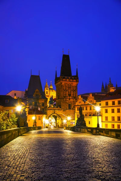 Prag'daki Charles Köprüsü ile Old Town — Stok fotoğraf