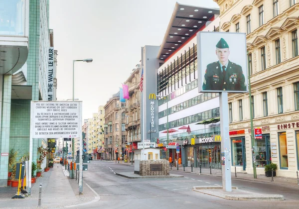 Checkpoint Charlie touristic attraction in Berlin — Stock Photo, Image