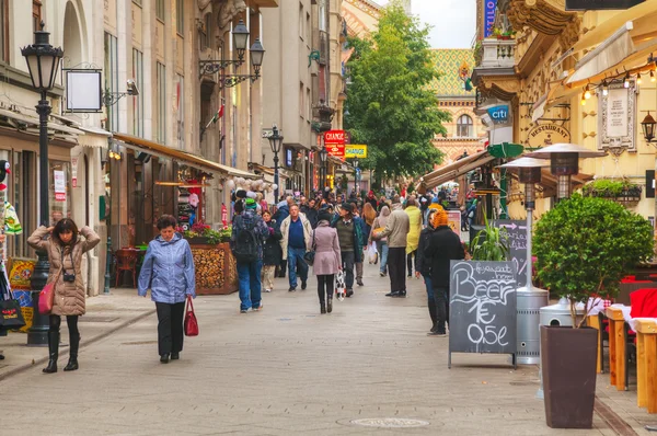 Vaci Straße mit Touristen überfüllt — Stockfoto