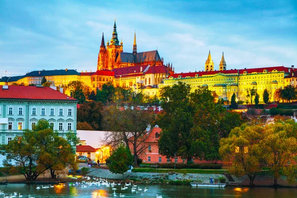 Antiguo paisaje urbano de Praga — Foto de Stock