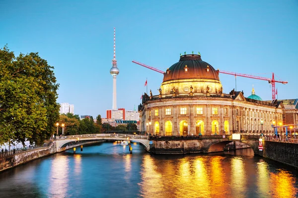 Berlin stadsbilden tidigt på kvällen — Stockfoto