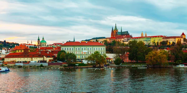 Panoramautsikt över översikt över gamla Prag — Stockfoto