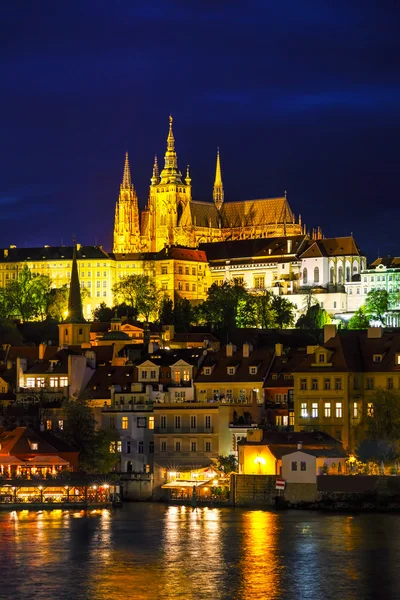 Staré pražské panoráma s Karlův most — Stock fotografie