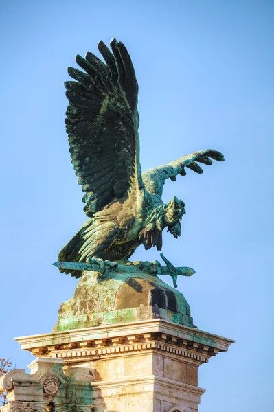 Statue of Turulbird at the Royal castle in Budapest — Stock Photo, Image