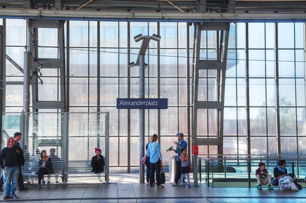 Stacja metra Alexanderplatz w Berlinie, Niemcy — Zdjęcie stockowe