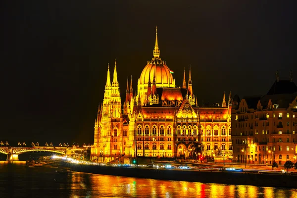 Edifício do parlamento em budapest, hungary — Fotografia de Stock