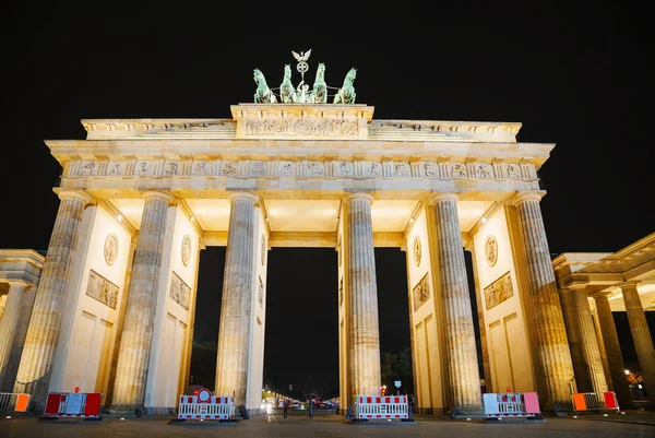 Brandenburg gate en Berlín, Alemania — Foto de Stock