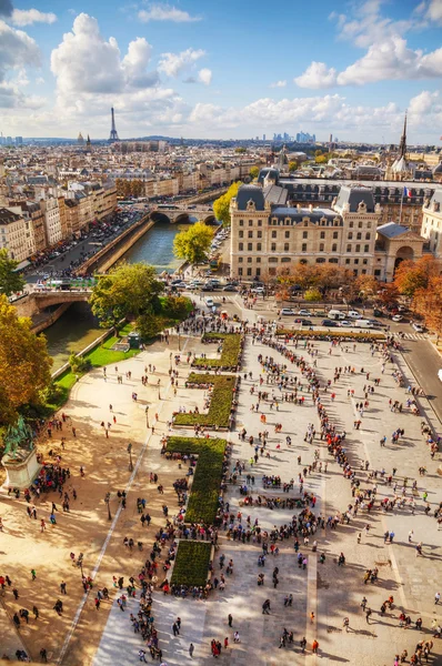 Paesaggio urbano di Parigi visto dalla cima di Notre Dame de Paris — Foto Stock