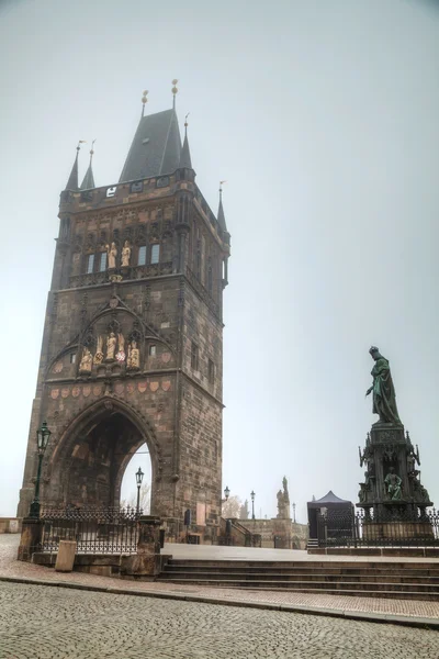 Stare Miasto wieża KARLUV most — Zdjęcie stockowe