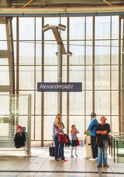 Estação de metrô Alexanderplatz em Berlim, Alemanha — Fotografia de Stock