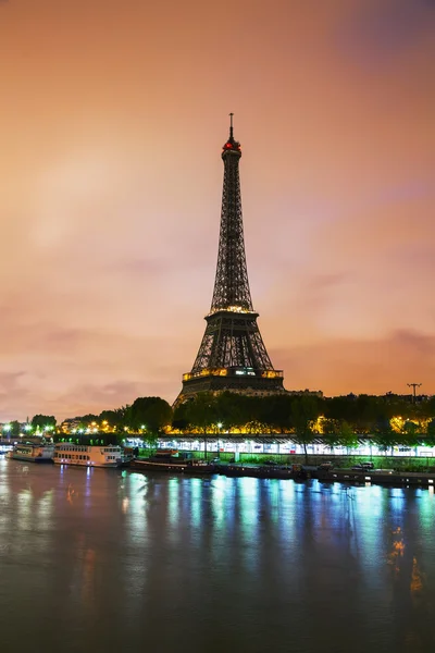 Pariser Stadtbild mit Eiffelturm — Stockfoto