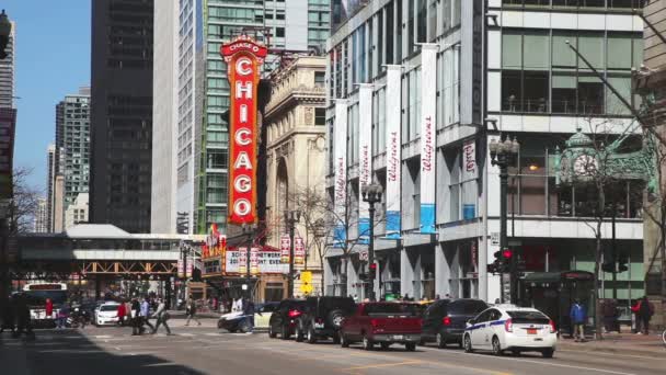 Chicago theater op staat straat — Stockvideo