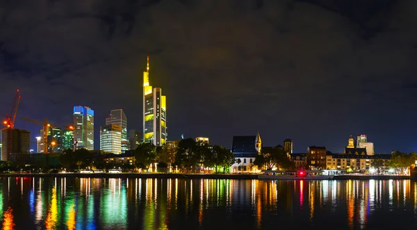 Frankfurt stadsbilden på natten — Stockfoto