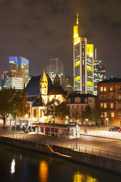 Frankfurt am Main paisagem urbana à noite — Fotografia de Stock