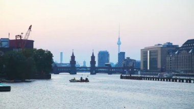 Berlin cityscape Oberbaum bridge ile