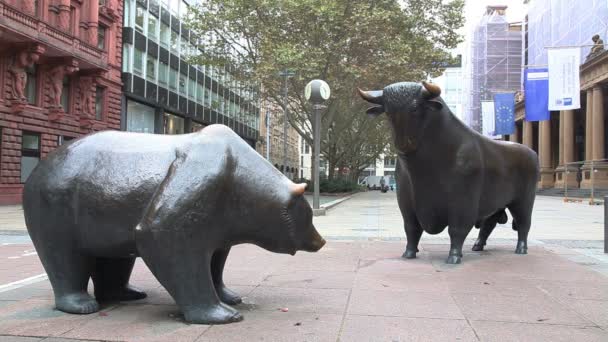 Patung Bear and Bull di Frankfurt, Jerman — Stok Video