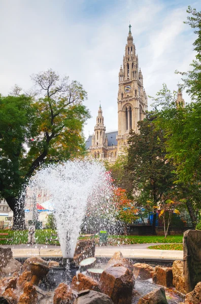 Fountain near Rathaus in Vienna — Stock Photo, Image