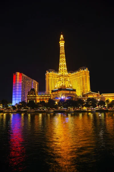 Las Vegas boulevard dans la nuit — Photo