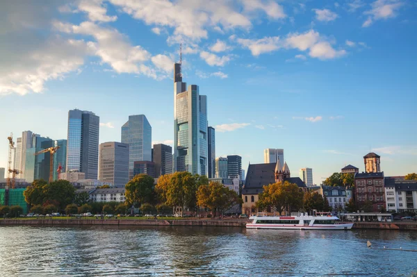 Piękną panoramę miasta Frankfurt nad Menem — Zdjęcie stockowe