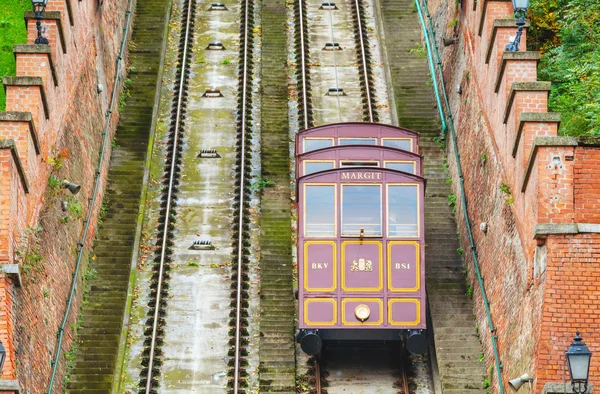 Lanová tramvaj vlak na Budínský hrad — Stock fotografie