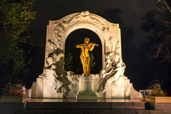 Johann Strauss statue at Stadtpark — Stock Photo, Image