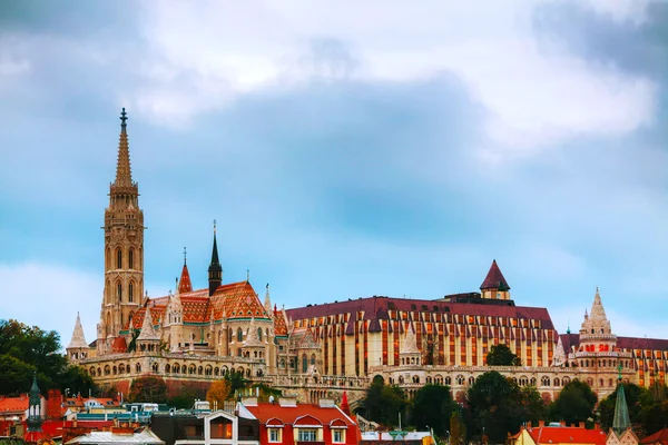 Gamla Budapest med St. Matthias kyrkan — Stockfoto