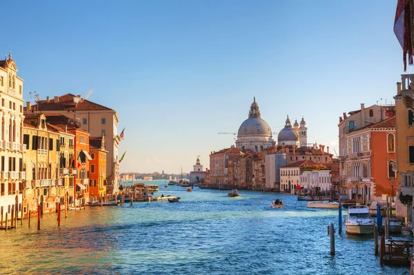 Вид на Санта-Мария-делла-Салют в Венеции — стоковое фото