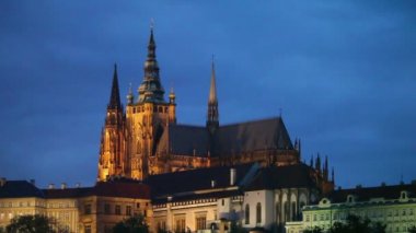 Prag Kalesi yakın çekim gece zaman