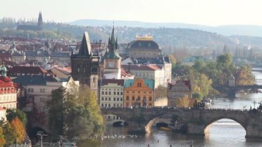Eski Prag Charles Köprüsü ile