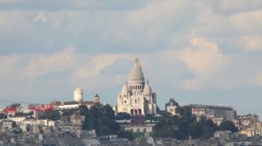 Paris Sacre Coeur Bazilikası ile havadan görünümü