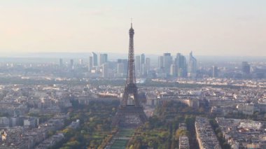 Eyfel Kulesi Paris havadan görünümü