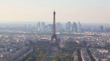 Eyfel Kulesi Paris havadan görünümü