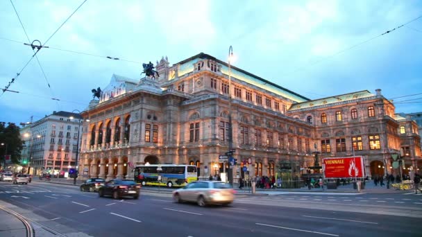 Ópera Estatal de Viena à noite — Vídeo de Stock