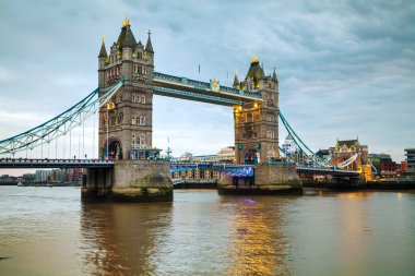 Londra 'daki kule köprüsü