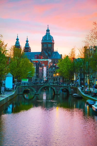 De basiliek van Sint Nicolaas in Amsterdam — Stockfoto