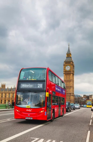 Iconic red double decker bus in London — Stock Photo, Image