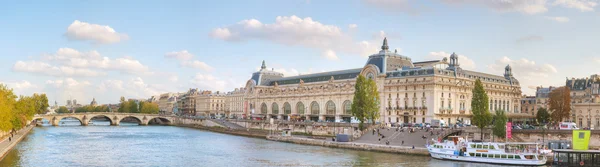 奥赛博物馆的建设在巴黎，法国 — 图库照片