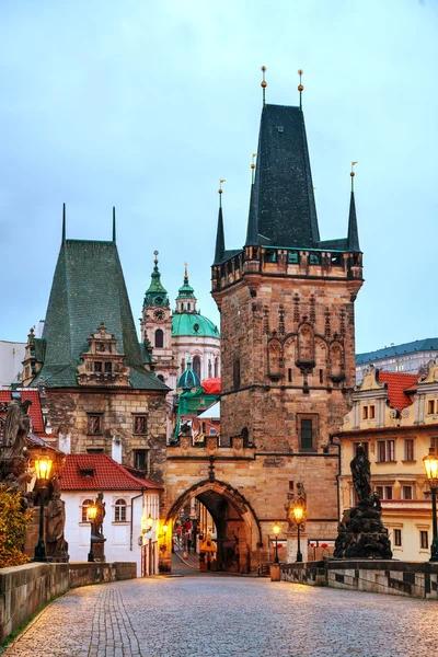 Die Altstadt mit der Karlsbrücke in Prag — Stockfoto