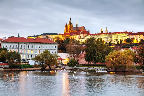 Gamla Prag stadsbilden översikt — Stockfoto