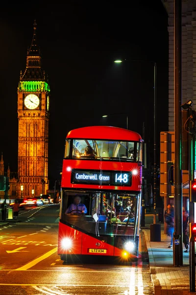 Iconic red double decker bus in London — Stock Photo, Image