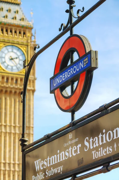 Londen metrostation teken — Stockfoto