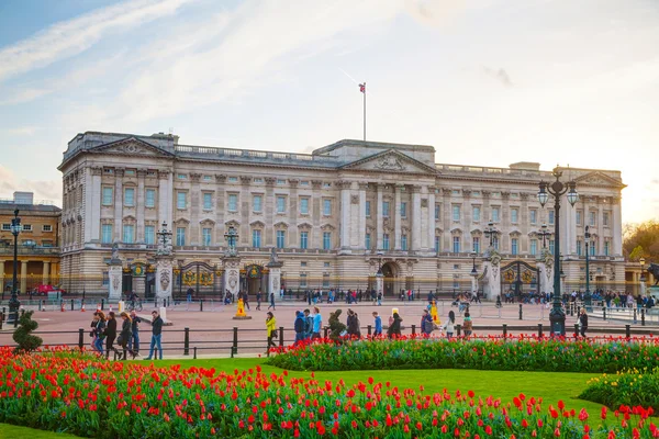 Buckinghamský palác v Londýně, Velká Británie — Stock fotografie