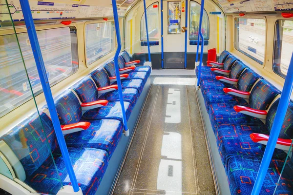 Interior del vagón de tren subterráneo — Foto de Stock