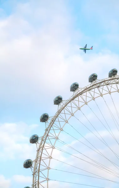 Het reuzenrad London Eye in Londen — Stockfoto