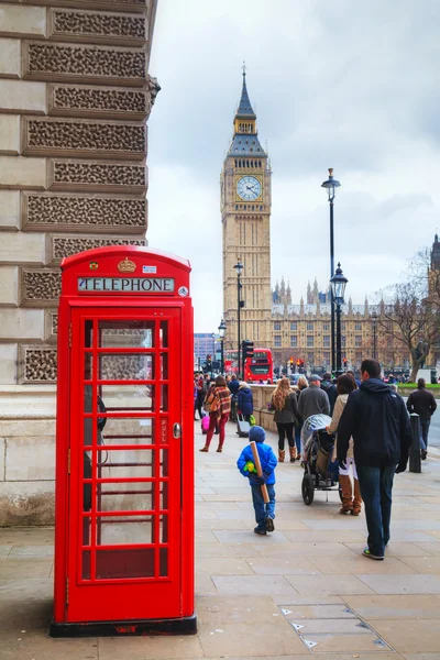 Famous red telephone booth in London — Stock Photo, Image