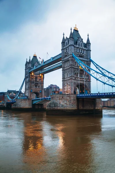 Tower Bridge em Londres, Grã-Bretanha — Fotografia de Stock