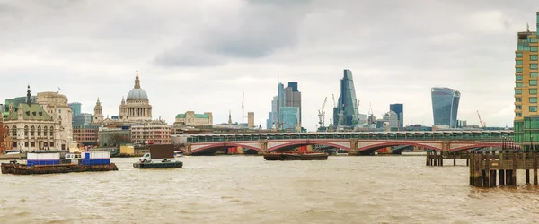 Panoramisch overzicht van City of London — Stockfoto