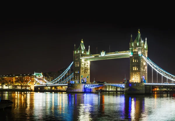 Тауэрский мост в Лондоне, Великобритания — стоковое фото