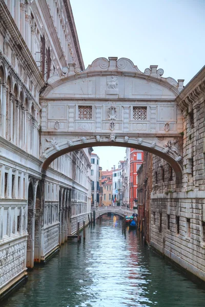 Bridge of sighs in Venice — Stock Photo, Image